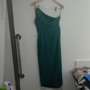 Chic One-Shoulder Green Dress with Gold Detail